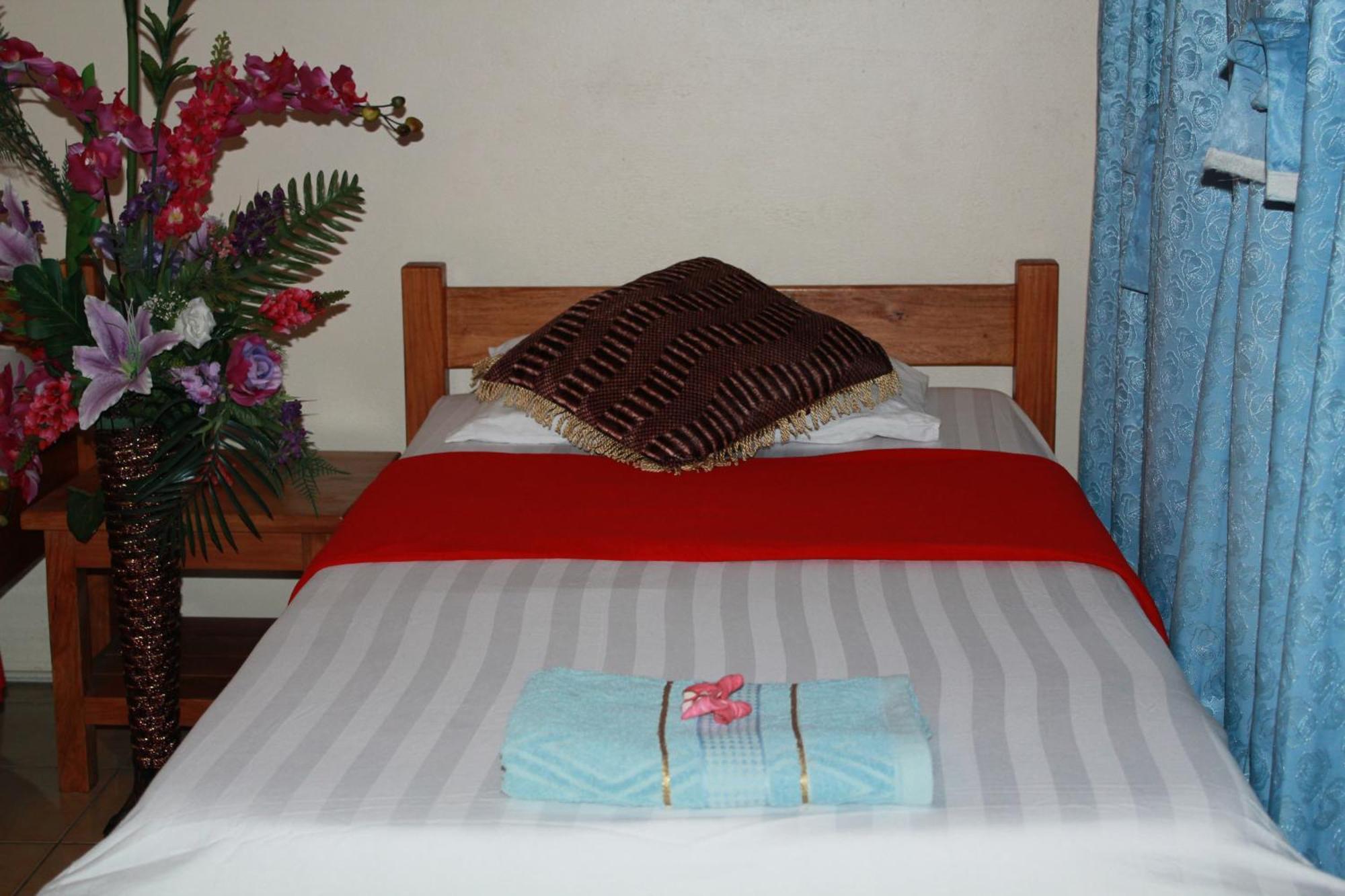 Pacific Paradise Motel Port Vila Buitenkant foto