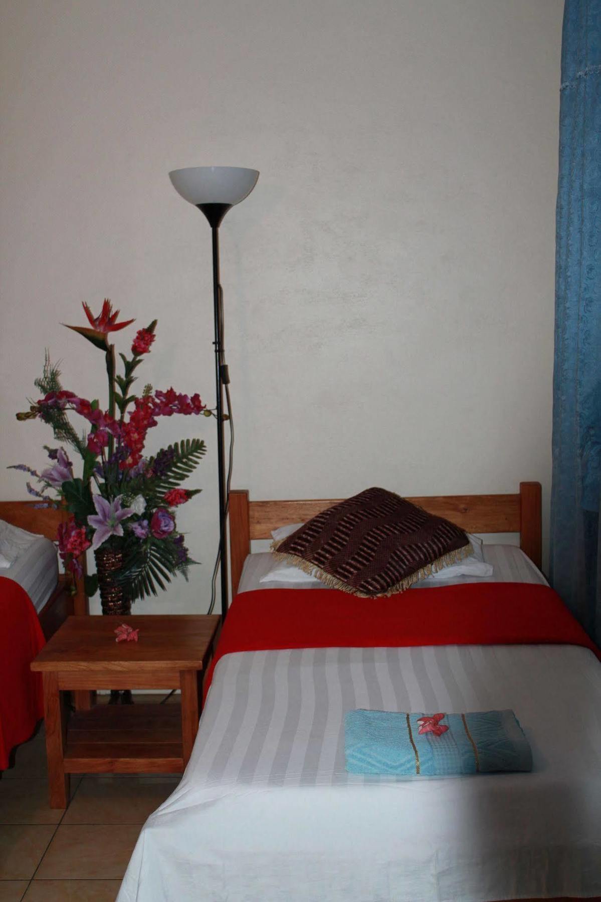 Pacific Paradise Motel Port Vila Buitenkant foto