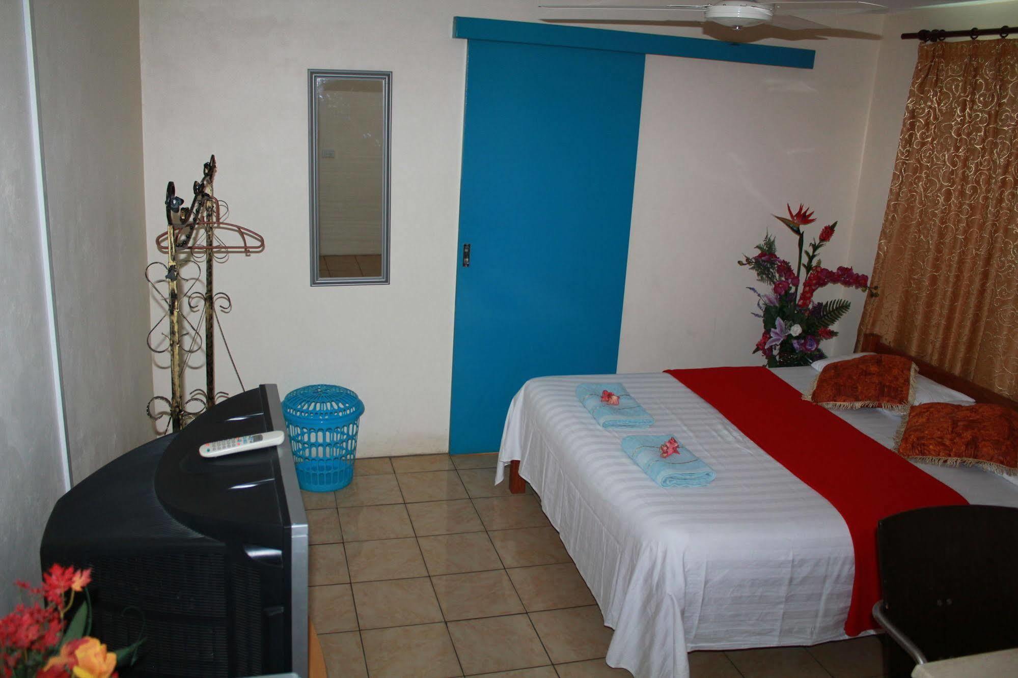 Pacific Paradise Motel Port Vila Buitenkant foto
