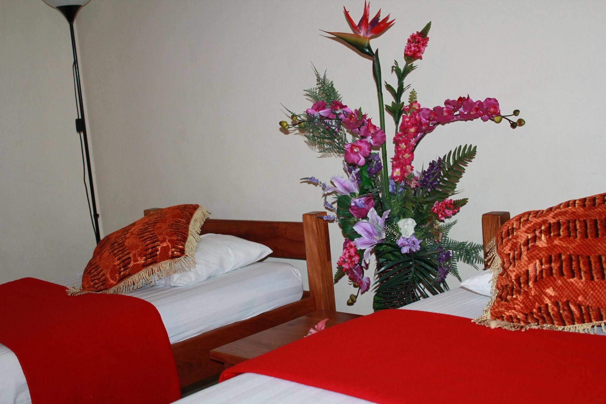 Pacific Paradise Motel Port Vila Buitenkant foto